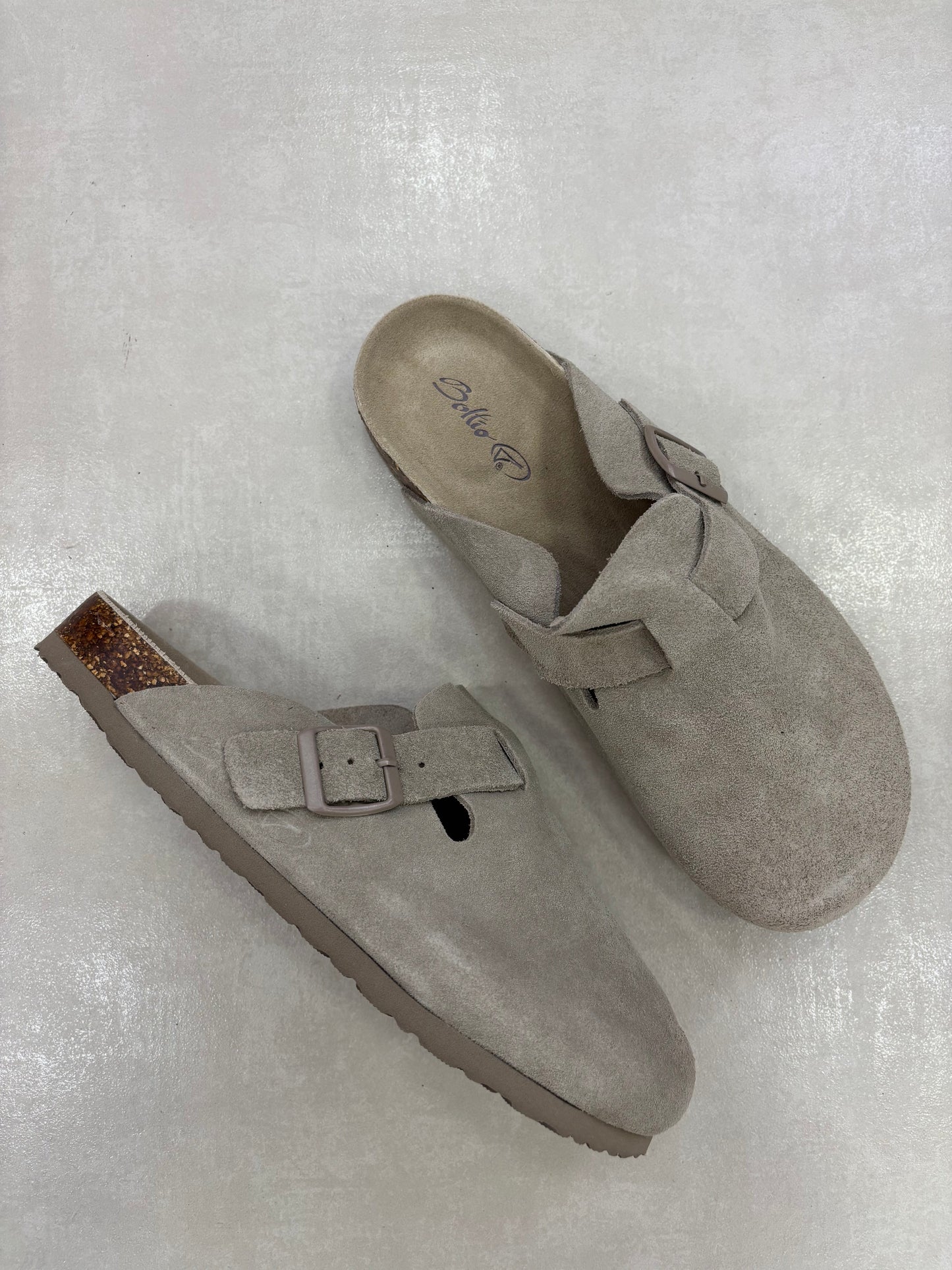 14371 – Sandalias tipo zueco color taupe Unisex | Boston Zoé Shoes