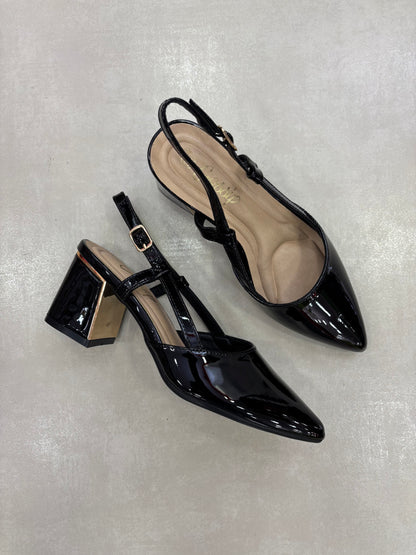 14343 – Zapatos de tacón negro charol con tiras cruzadas para dama