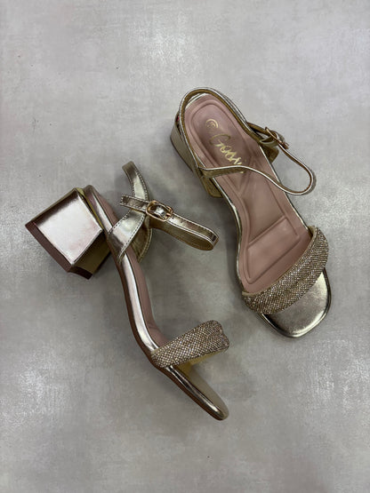 14338 – Sandalias doradas con brillantes y tacón cuadrado para dama