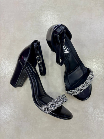 14326 – Sandalias de tacón negro con tiras brillantes para dama