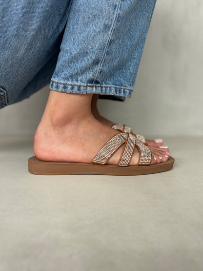 14501 – Sandalias Camel con Brillo Cruzado