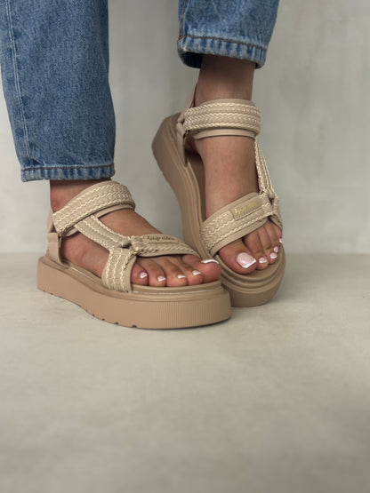 14277 – Sandalias Beige con Plataforma y Cierres Ajustables