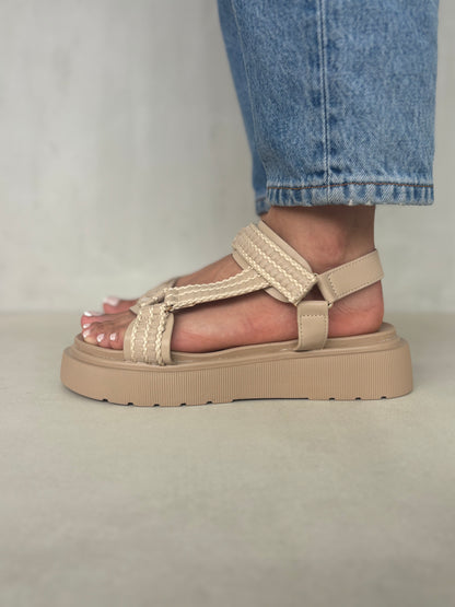 14277 – Sandalias Beige con Plataforma y Cierres Ajustables