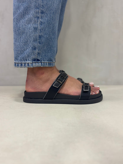14484 – Sandalias Negras con Doble Hebilla y Suela Ergonómica