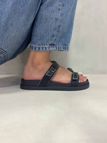 14484 – Sandalias Negras con Doble Hebilla y Suela Ergonómica