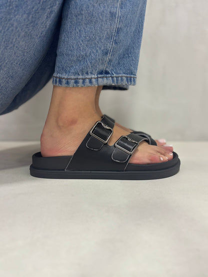 14492 – Sandalias Negras con Hebillas Metálicas y Suela Ergonómica
