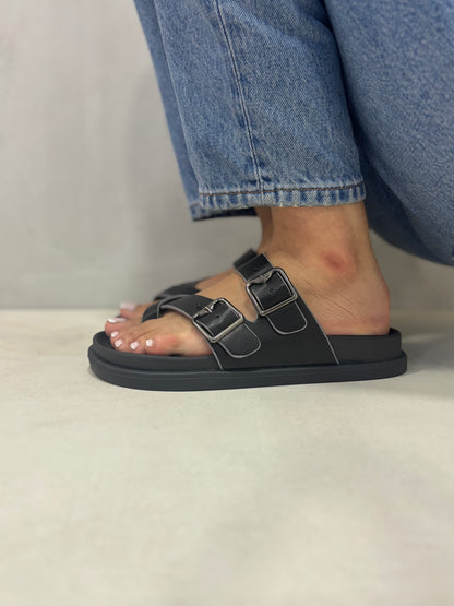 14492 – Sandalias Negras con Hebillas Metálicas y Suela Ergonómica