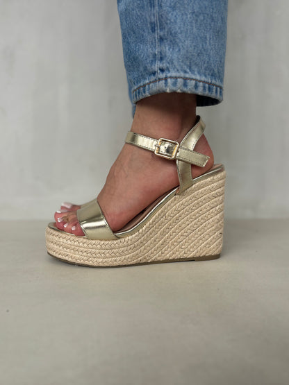 14322 – Sandalias doradas con plataforma tipo yute para dama