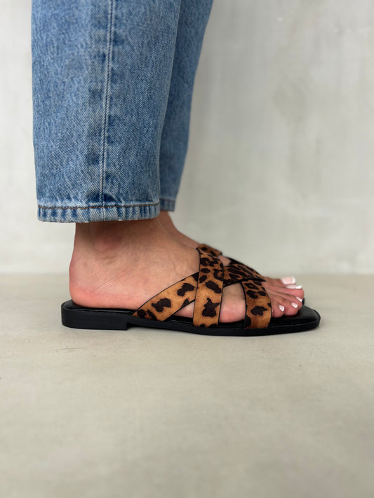 14414 – Sandalias Animal Print Marrón con Tiras Cruzadas