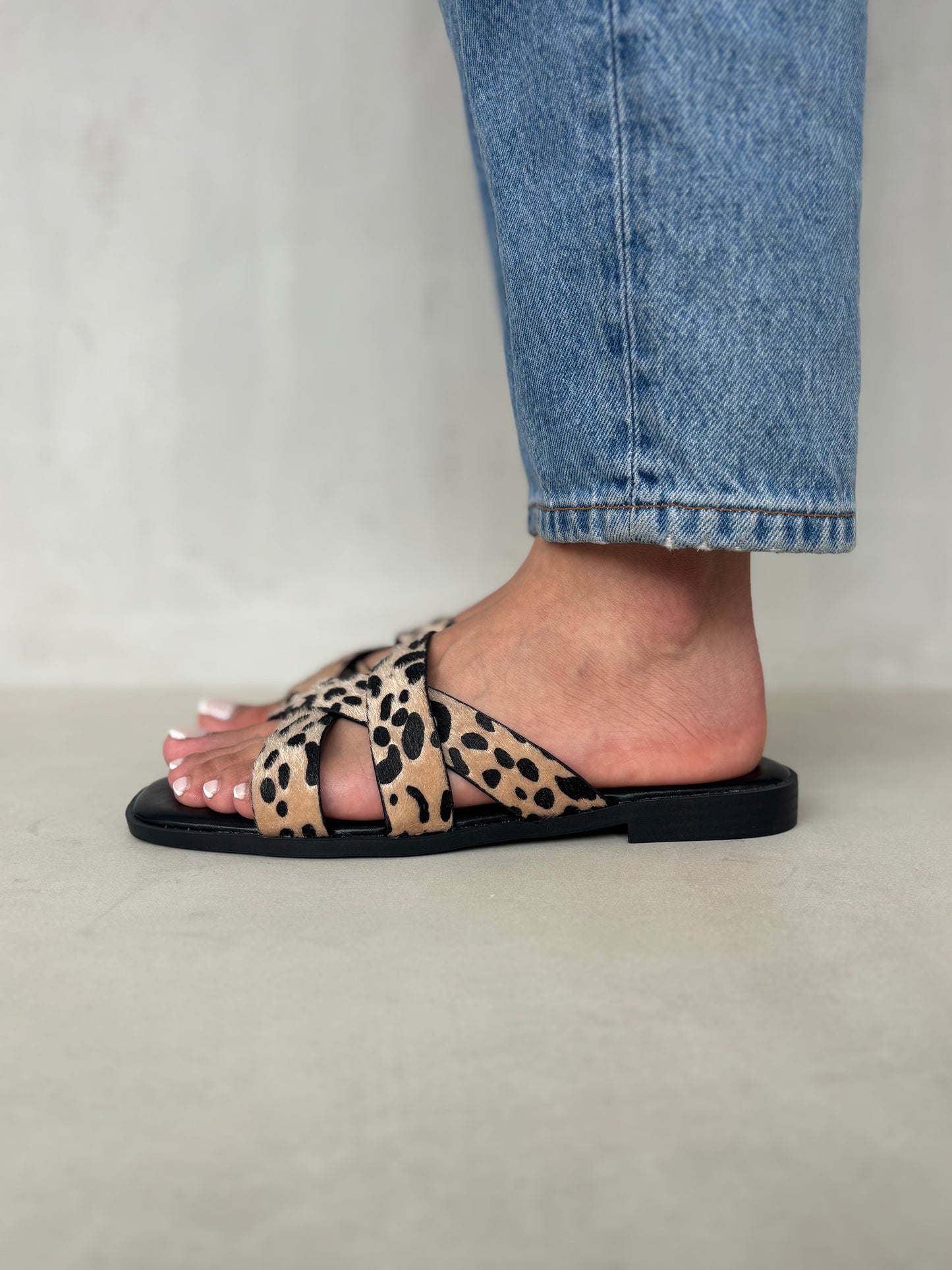 14415 – Sandalias Leopardo con Cruce de Tiras