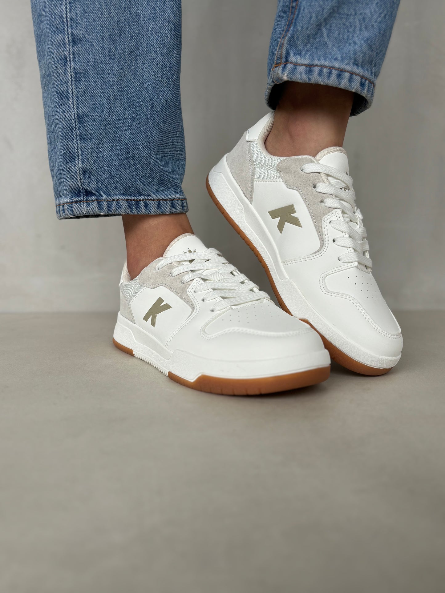 14241 – Tenis blancos con gris para dama Kelme