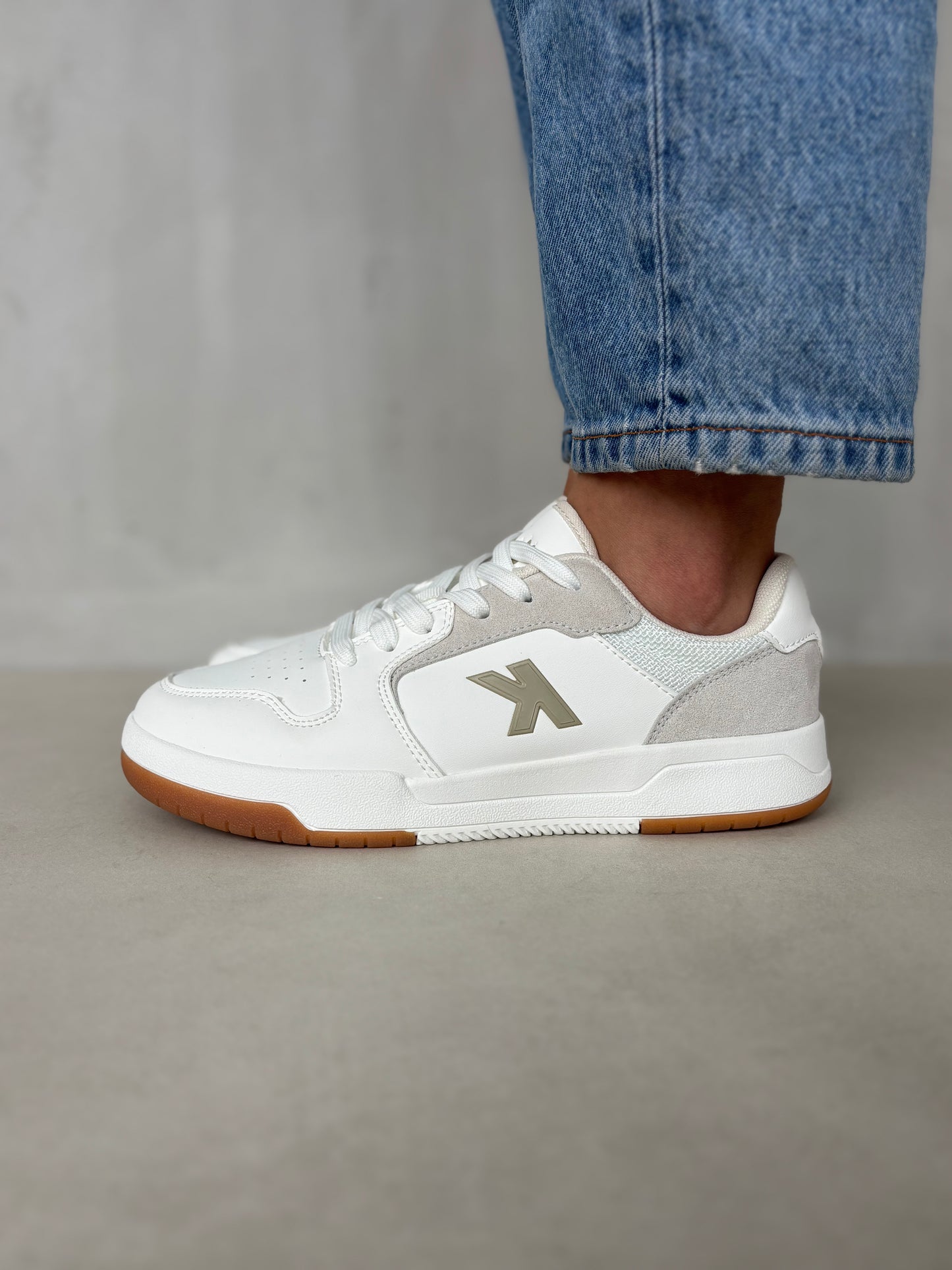 14241 – Tenis blancos con gris para dama Kelme