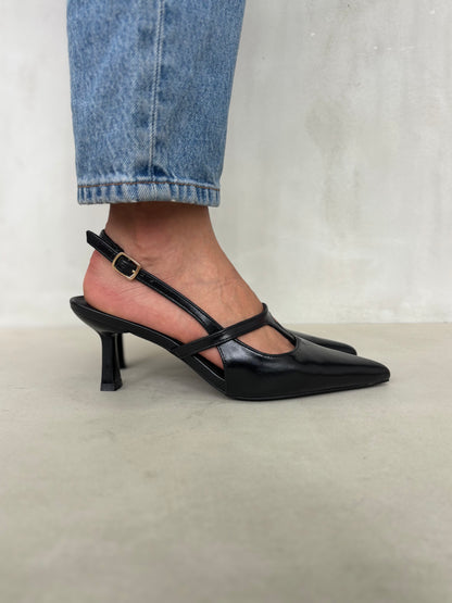 14426 – Zapatos Negros de Tacón Medio con Correa Cruzada