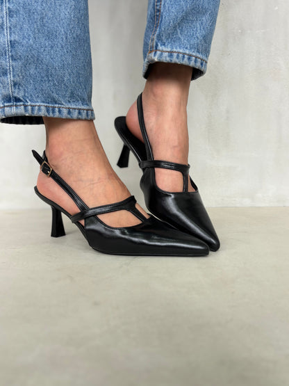 14426 – Zapatos Negros de Tacón Medio con Correa Cruzada