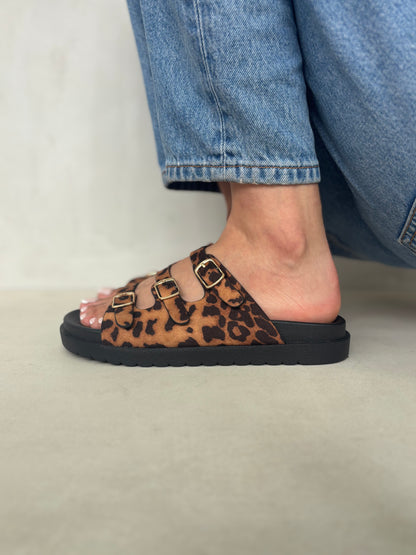 14422 – Sandalias Leopardo con Triple Hebilla y Suela Acolchonada