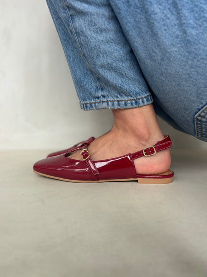 14456 – Bailarinas Burgundy en Charol con Hebilla Lateral.