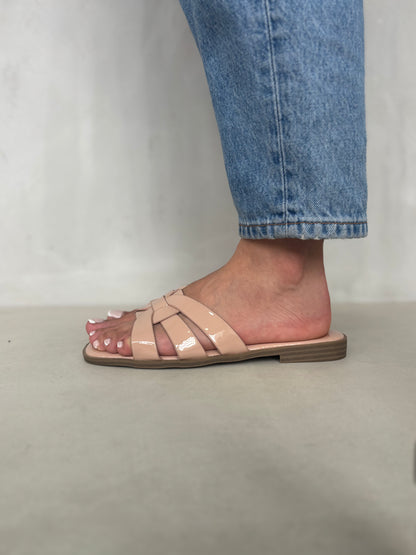 14408 – Sandalias Beige Nude con Diseño Entrelazado y Suela Plana