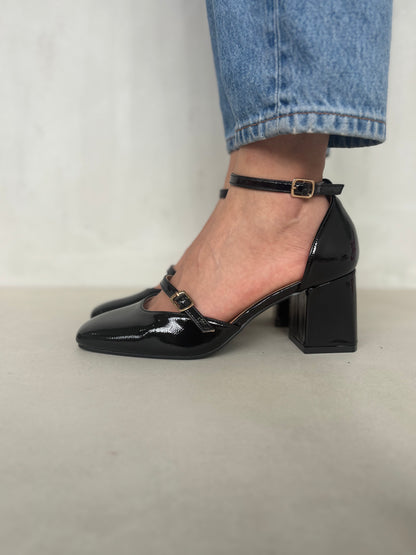 14429 – Zapatos Negros de Charol con Tacón Cuadrado y Doble Correa