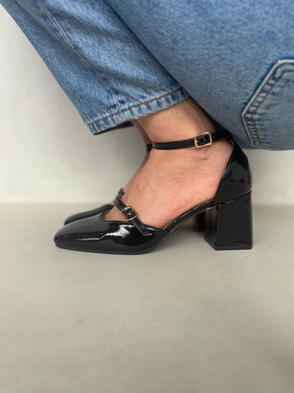 14429 – Zapatos Negros de Charol con Tacón Cuadrado y Doble Correa