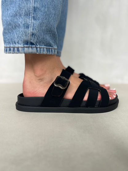 14480 – Sandalias Negras con Hebilla y Tiras Cruzadas