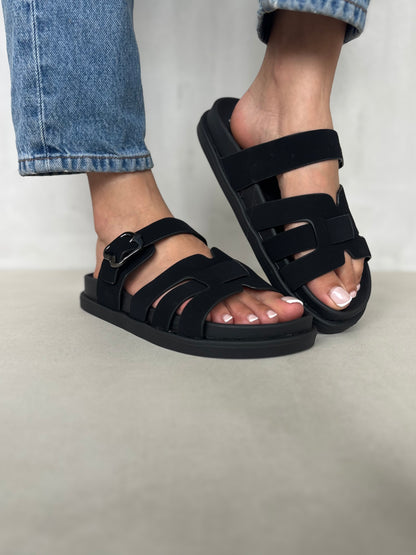 14480 – Sandalias Negras con Hebilla y Tiras Cruzadas