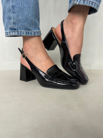 14432 – Zapatos Negros de Charol con Tacón Cuadrado y Pulsera Ajustable