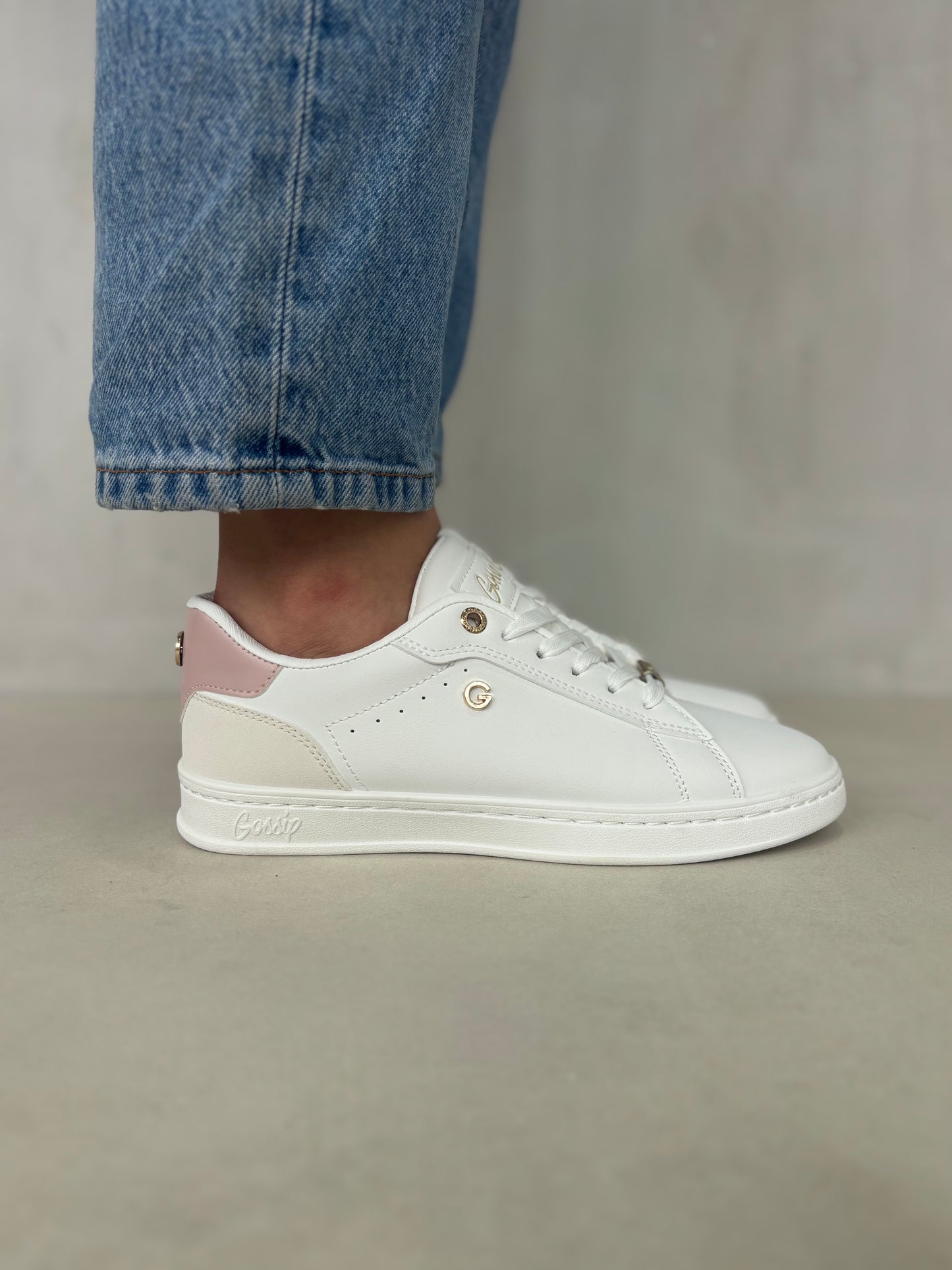 14320 – Zapatillas blancas con detalle rosado para dama