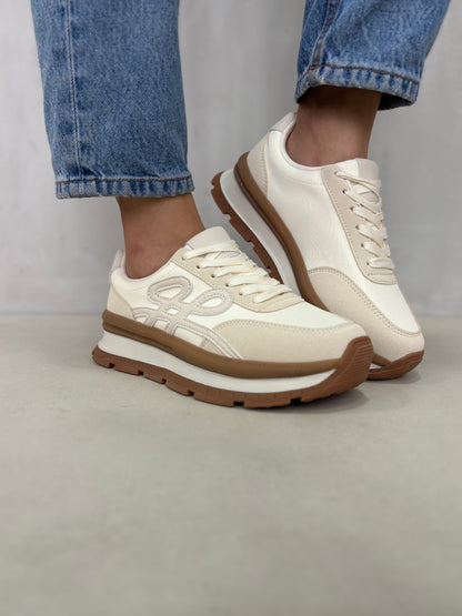 14434 – Zapatillas Beige con Suela Caramelo y Detalles en Textura Mixta