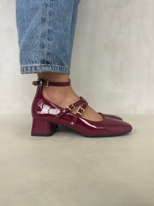 14314 – Mary Jane Burdeos de Charol con Doble Correa y Tacón Bajo