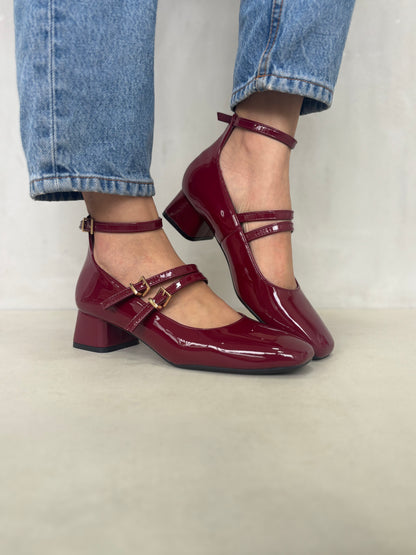 14314 – Mary Jane Burdeos de Charol con Doble Correa y Tacón Bajo