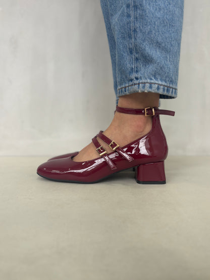 14314 – Mary Jane Burdeos de Charol con Doble Correa y Tacón Bajo