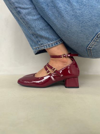 14314 – Mary Jane Burdeos de Charol con Doble Correa y Tacón Bajo