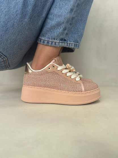 14439 – Zapatillas Rosadas con Plataforma y Detalles de Perlas