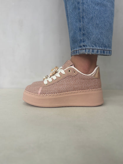 14439 – Zapatillas Rosadas con Plataforma y Detalles de Perlas