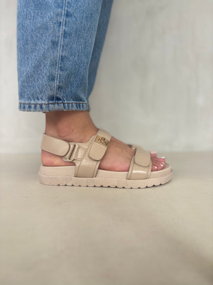 14416 – Sandalias Beige con Correas Ajustables