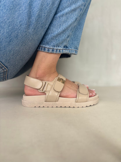 14416 – Sandalias Beige con Correas Ajustables