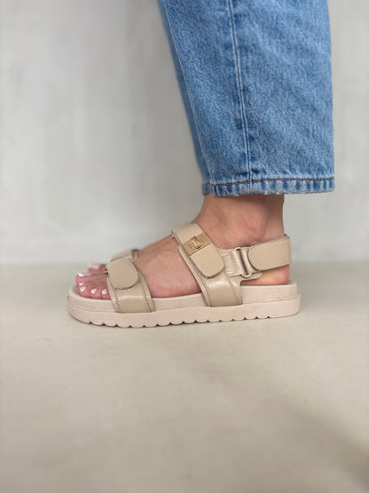 14416 – Sandalias Beige con Correas Ajustables