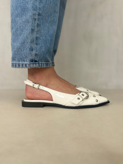 14097 - Zapatos Slingback en Charol Blanco con Hebillas