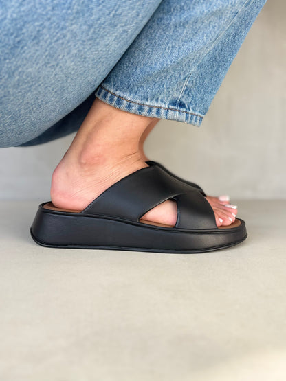 14378 – Sandalias Negras Tipo Slider para Dama