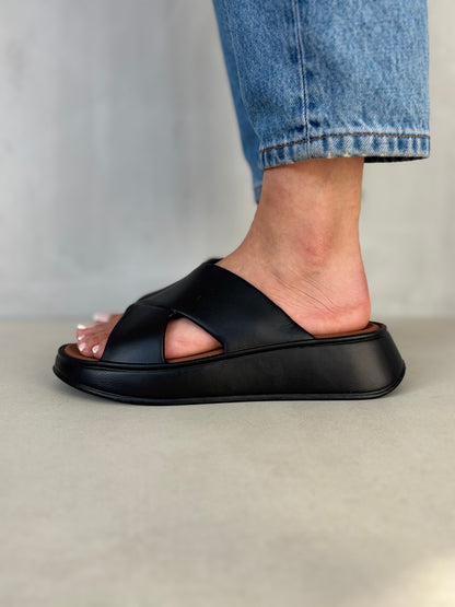 14378 – Sandalias Negras Tipo Slider para Dama