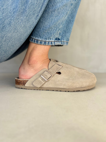 14371 – Sandalias tipo zueco color taupe Unisex | Boston Zoé Shoes