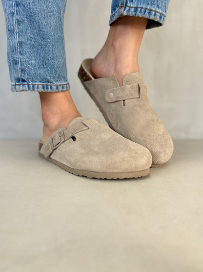 14371 – Sandalias tipo zueco color taupe Unisex | Boston Zoé Shoes