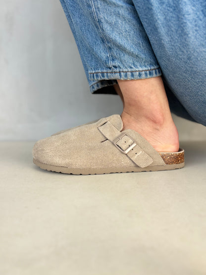 14371 – Sandalias tipo zueco color taupe Unisex | Boston Zoé Shoes