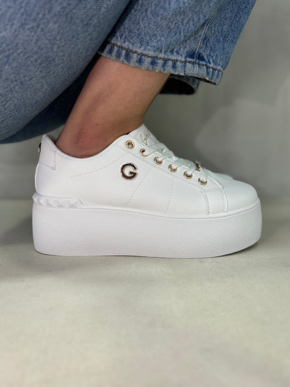 14303 – Zapatillas Blancas con Plataforma y Detalles Dorados