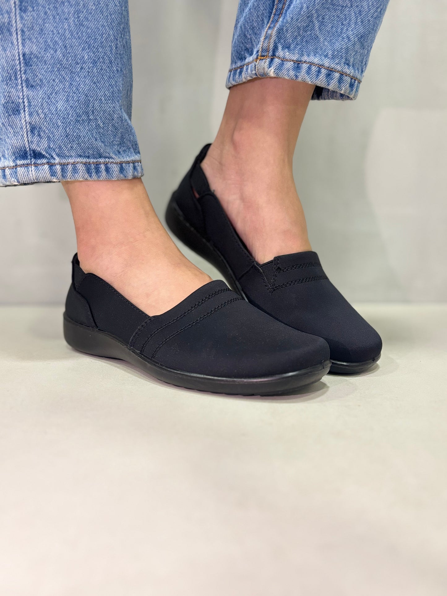 14445 – Zapatos Negros de Mujer con Suela Ergonómica