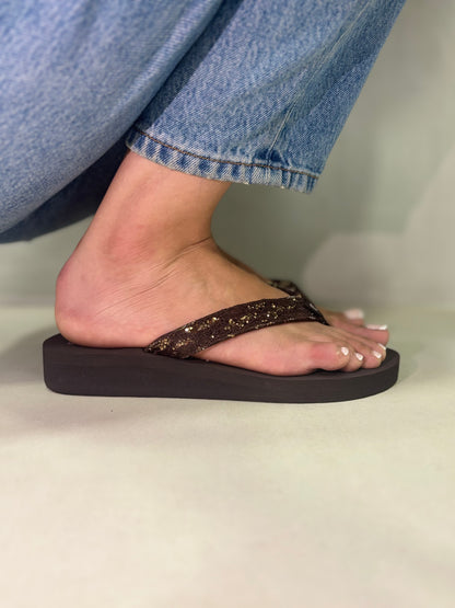 14393 – Chancletas Marrón Oscuro con Brillos