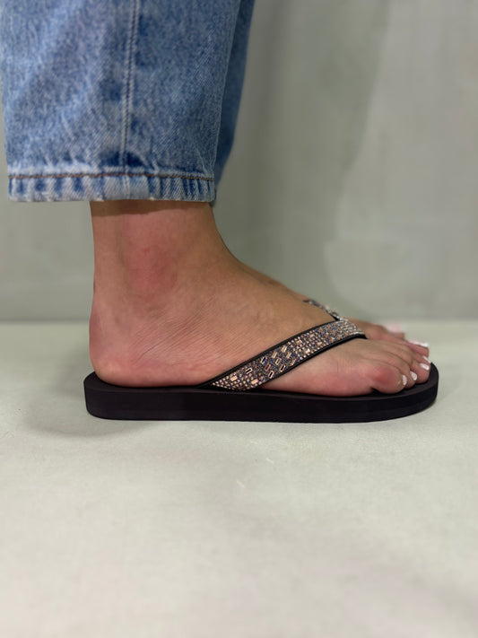 14382 – Chancletas Marrón con Brillo de Piedras