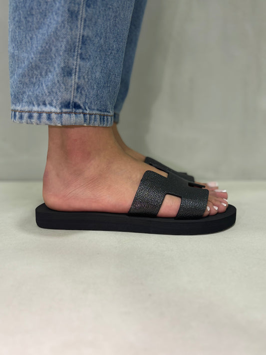 14385 – Sandalias Negras con Brillo Metálico