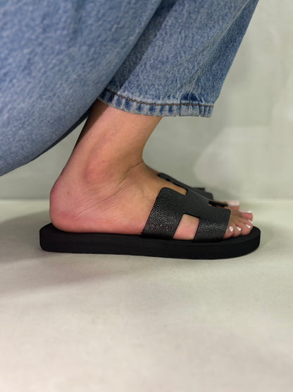 14385 – Sandalias Negras con Brillo Metálico