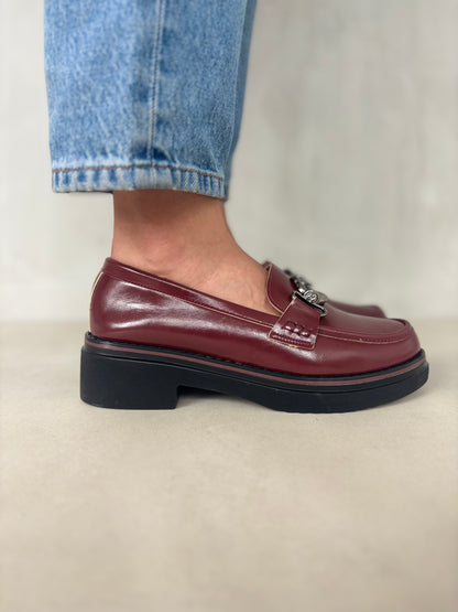 14069-Mocasines con Tacón Bajo y Adorno Metálico